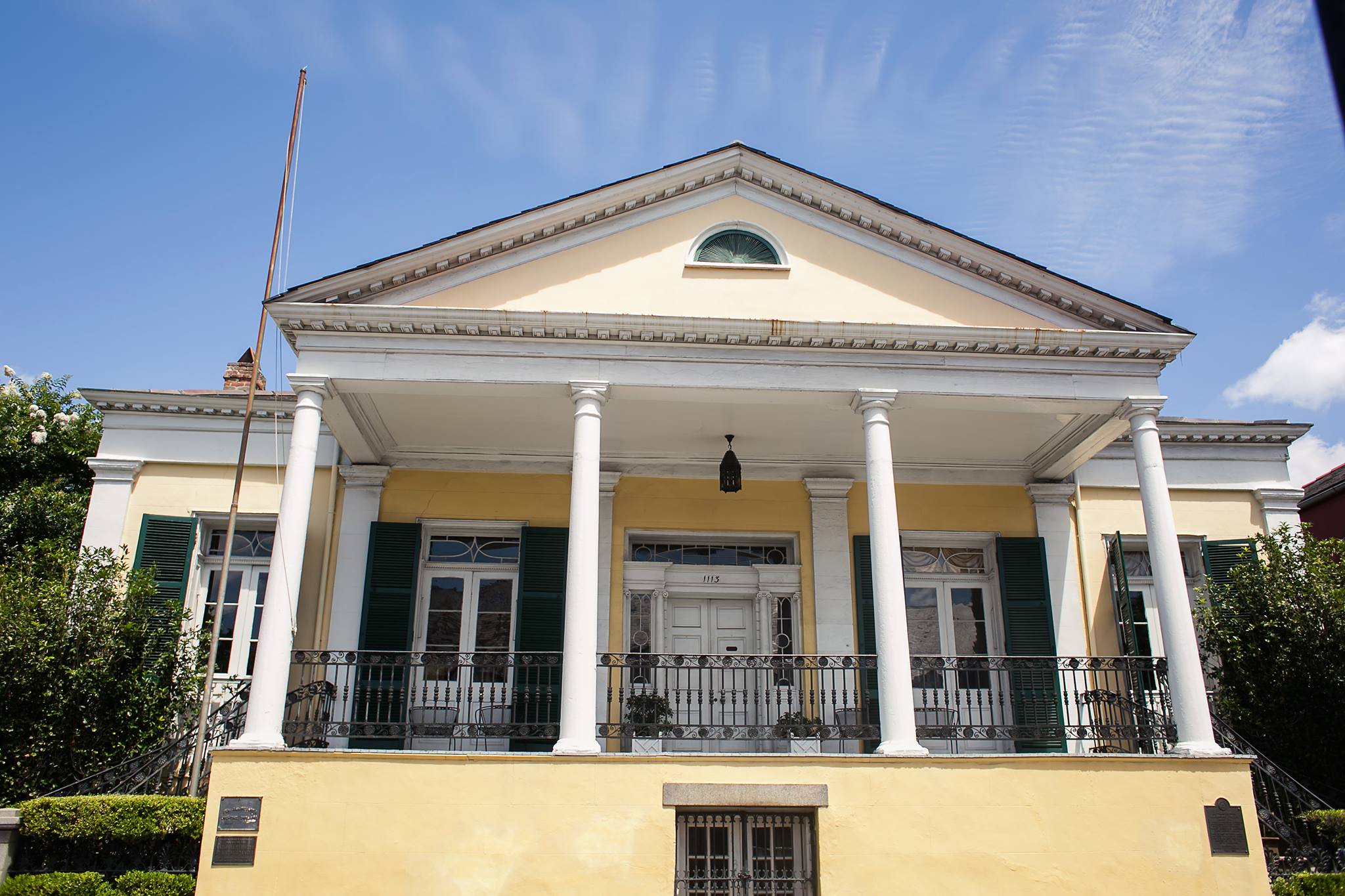exploring french quarter architecture near french market inn